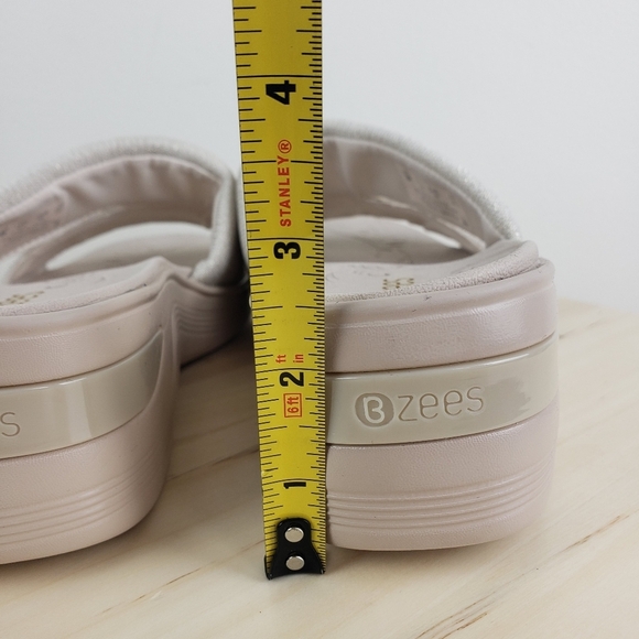 BZees Wedge Slide Sandal Size 9M Dynasty Bright Gold Beige Comfort Casual Sandal - Picture 6 of 11